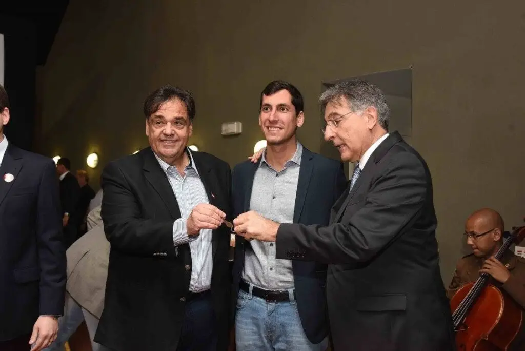 veiculos pimentel sávio souza cruz - Lucas Lasmar secretario de saude de oliveira