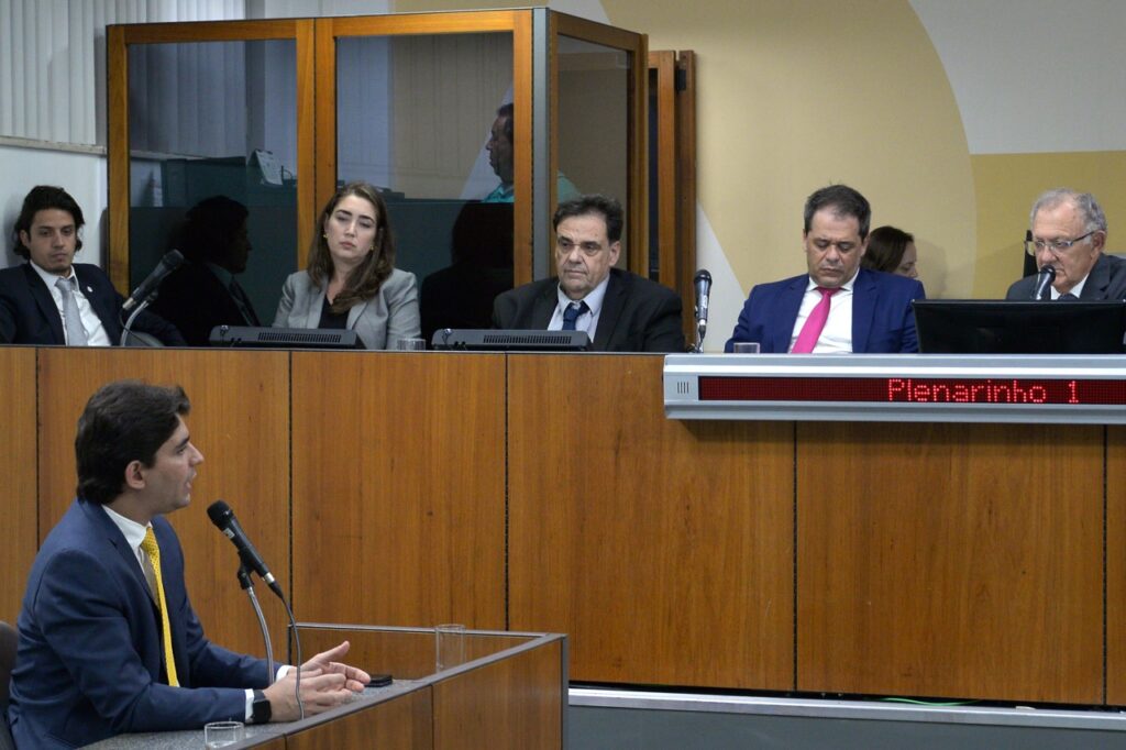 Comissão de Fiscalização Financeira e Orçamentária analisa proposições