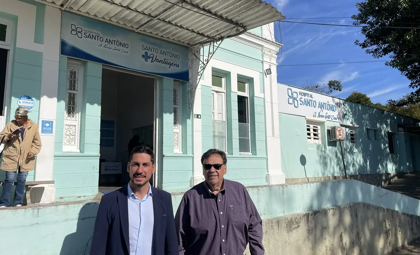 Sávio Souza Cruz e Lucas Lasmar no Hospital Santo Antônio de Curvelo